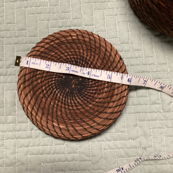 Vtg Pine Needle Native American Hand Woven Basket W/ Lid 7" Tall 6" wide - Picture 9 of 11